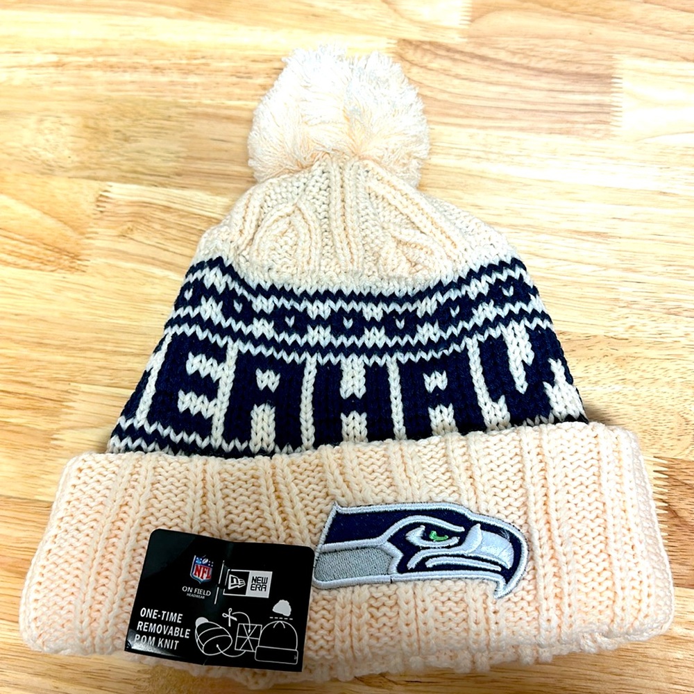 NFL New Era Seattle Seahawks winter hat with removable Pom. Cream/blue. NWT.